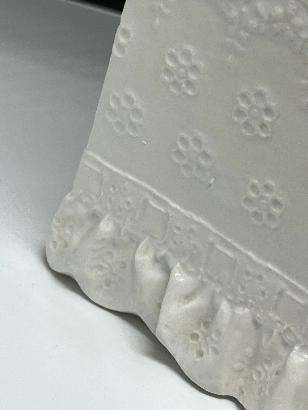 Tissue Box Cover Holder Porcelain Lace Ruffled Trim Grandmillennial White | eBay