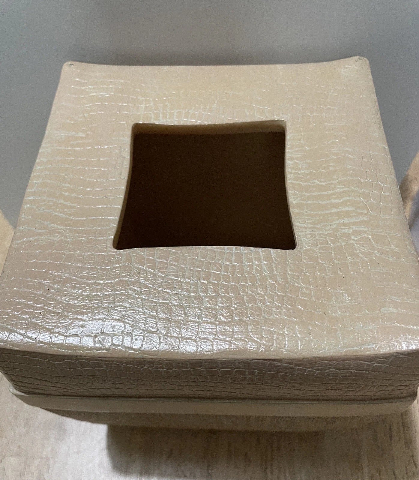 Vintage TISSUE BOX COVER BEIGE COLOR PLASTIC 6"x6"x6" Faux Leather Retro Look | eBay