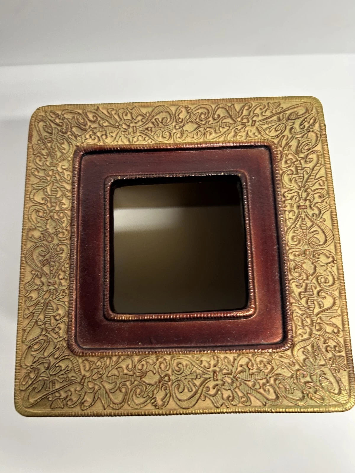 India Ink Vintage Versailles Tissue Cover Maple Gold Tone Burgandy Trim | eBay