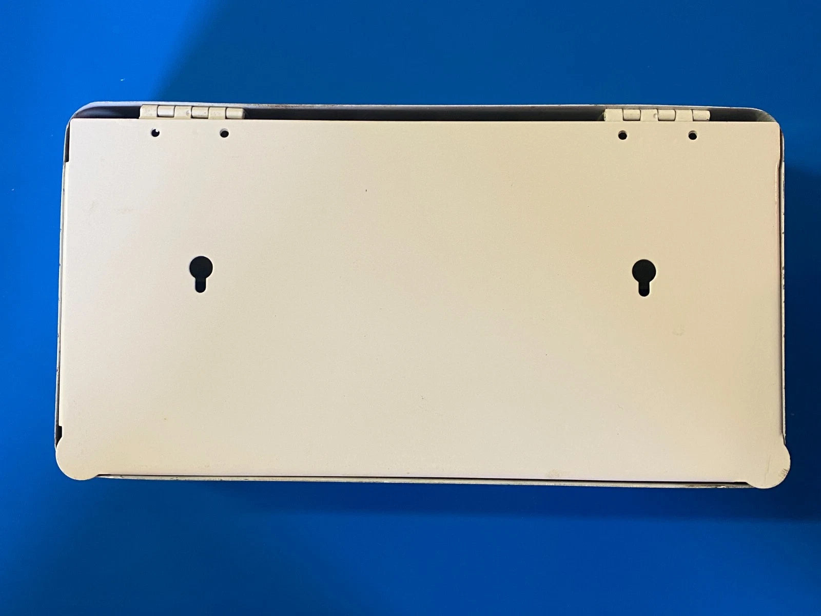 Vintage Kleenex Metal Tissue Holder White Wall Mounted Box Dash Mount w/Key NOS | eBay