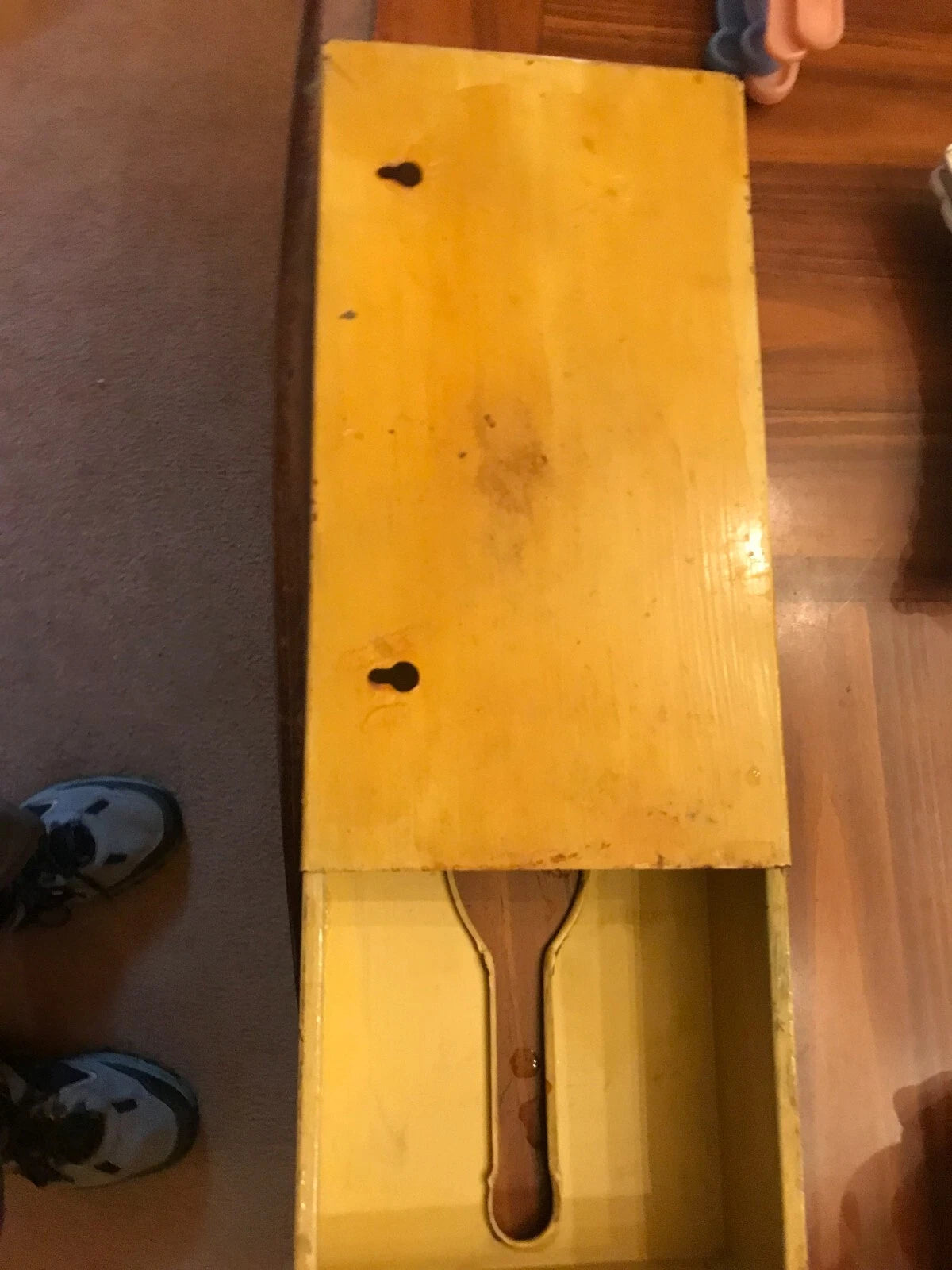 VINTAGE TELLOW WITH FLORAL DECORATIONS WALL MOUNT METAL TISSUE BOX HOLDER | eBay