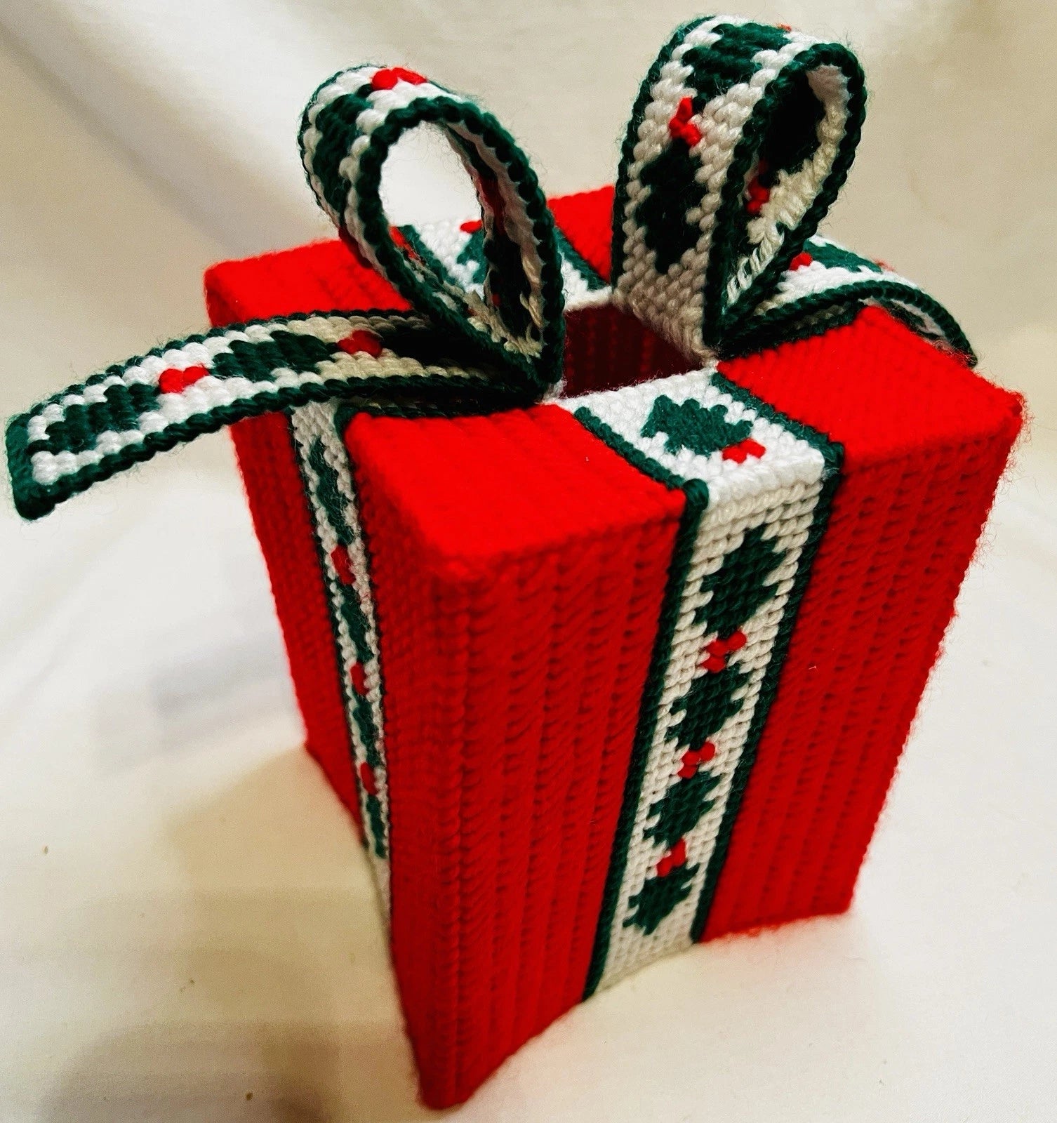 Vintage Plastic Canvas Needlepoint Tissue Box Cover Christmas Holly Red Green | eBay