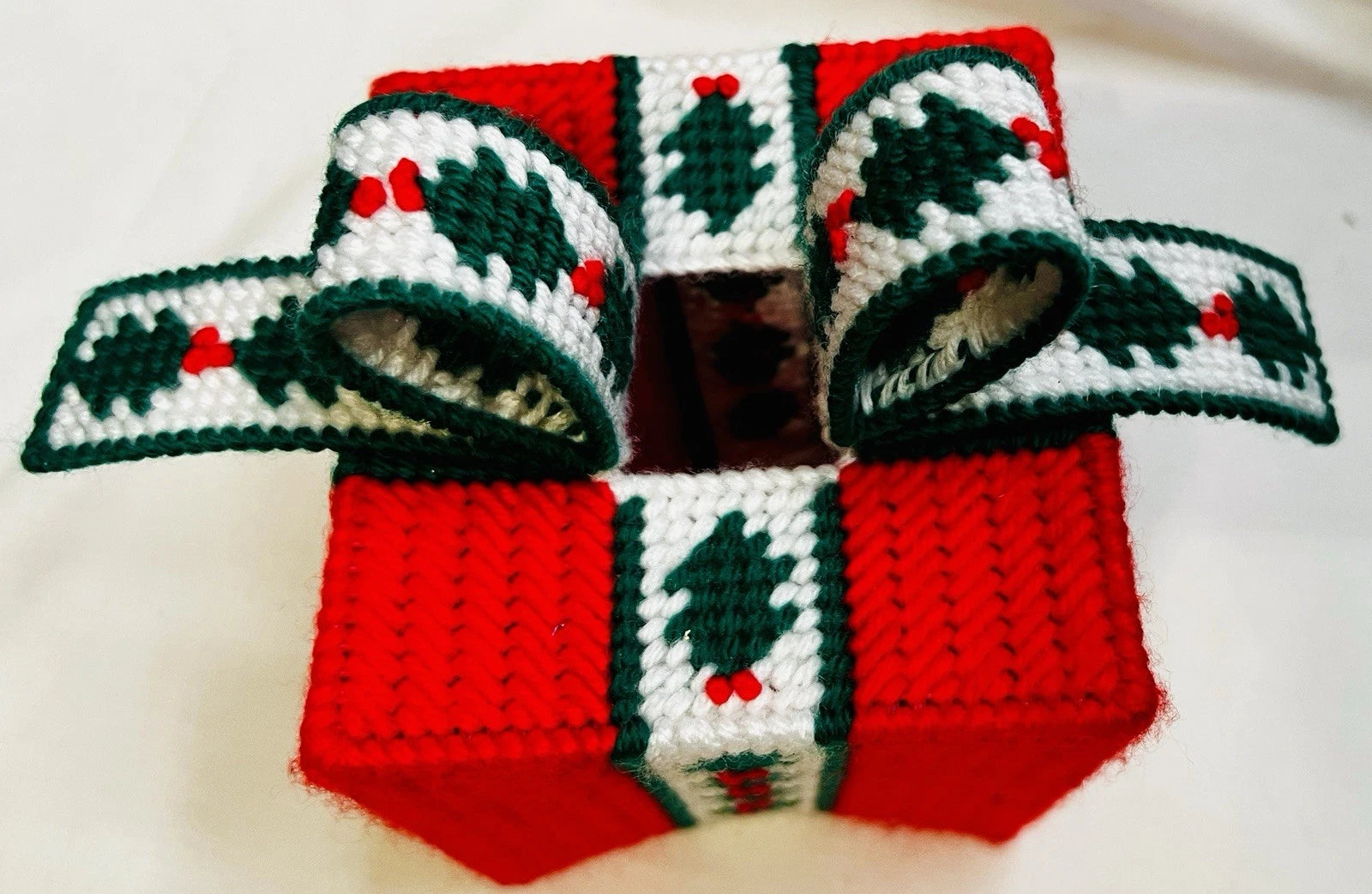 Vintage Plastic Canvas Needlepoint Tissue Box Cover Christmas Holly Red Green | eBay