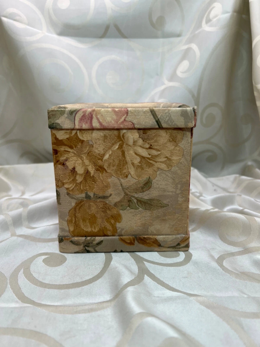 Bed Bath & Beyond Monaco floral Multicolor tissue box | eBay