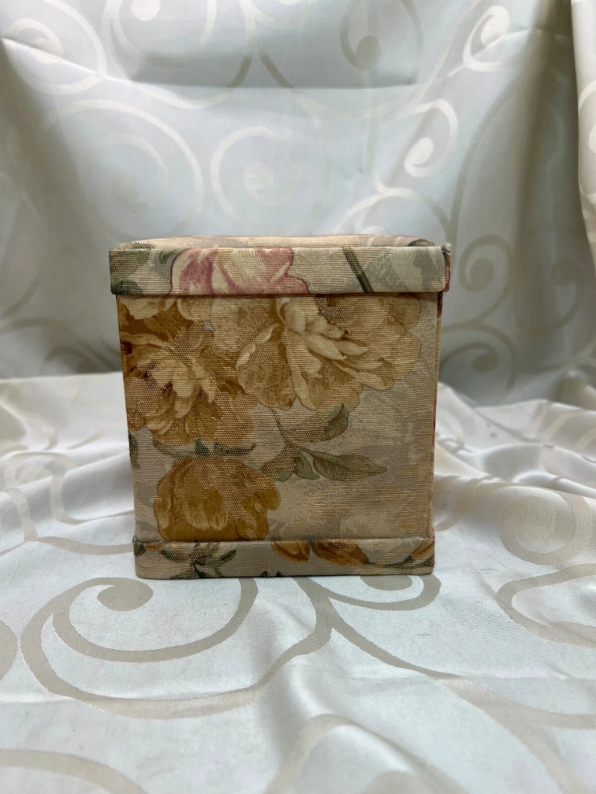Bed Bath & Beyond Monaco floral Multicolor tissue box | eBay