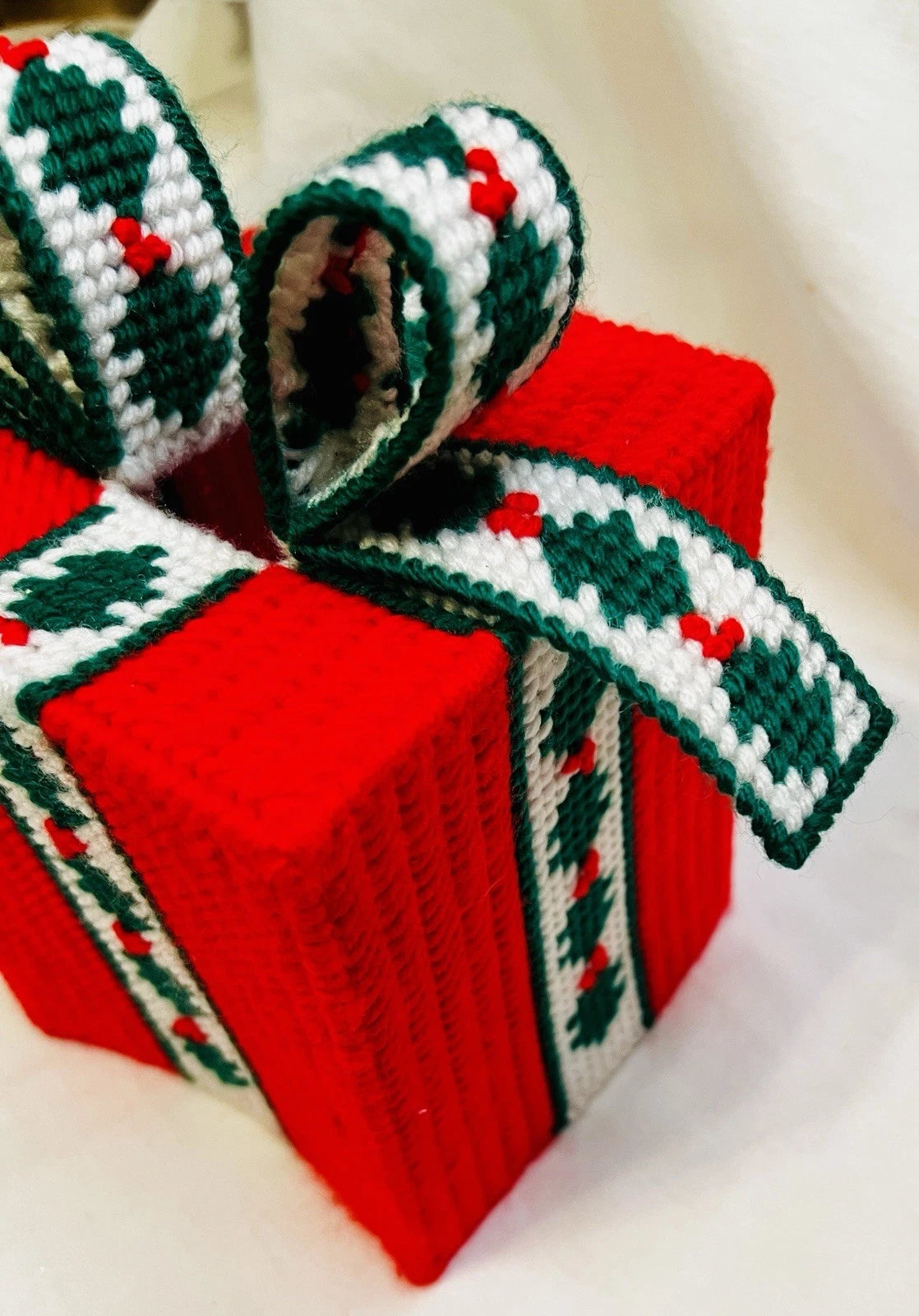 Vintage Plastic Canvas Needlepoint Tissue Box Cover Christmas Holly Red Green | eBay