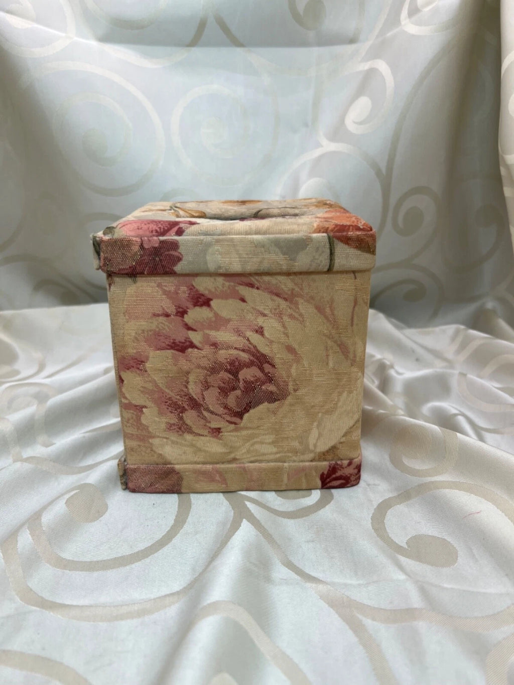Bed Bath & Beyond Monaco floral Multicolor tissue box | eBay