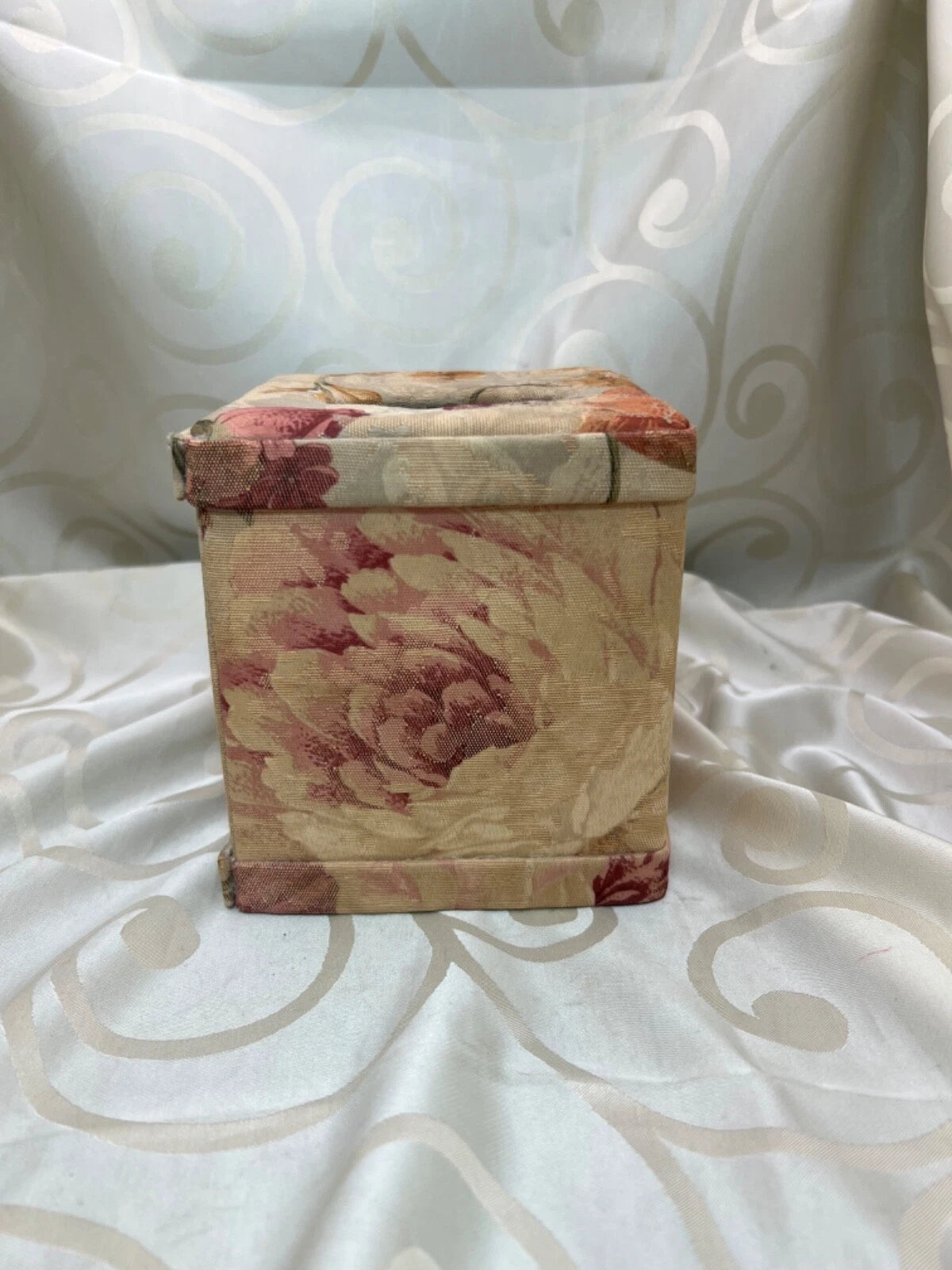 Bed Bath & Beyond Monaco floral Multicolor tissue box | eBay