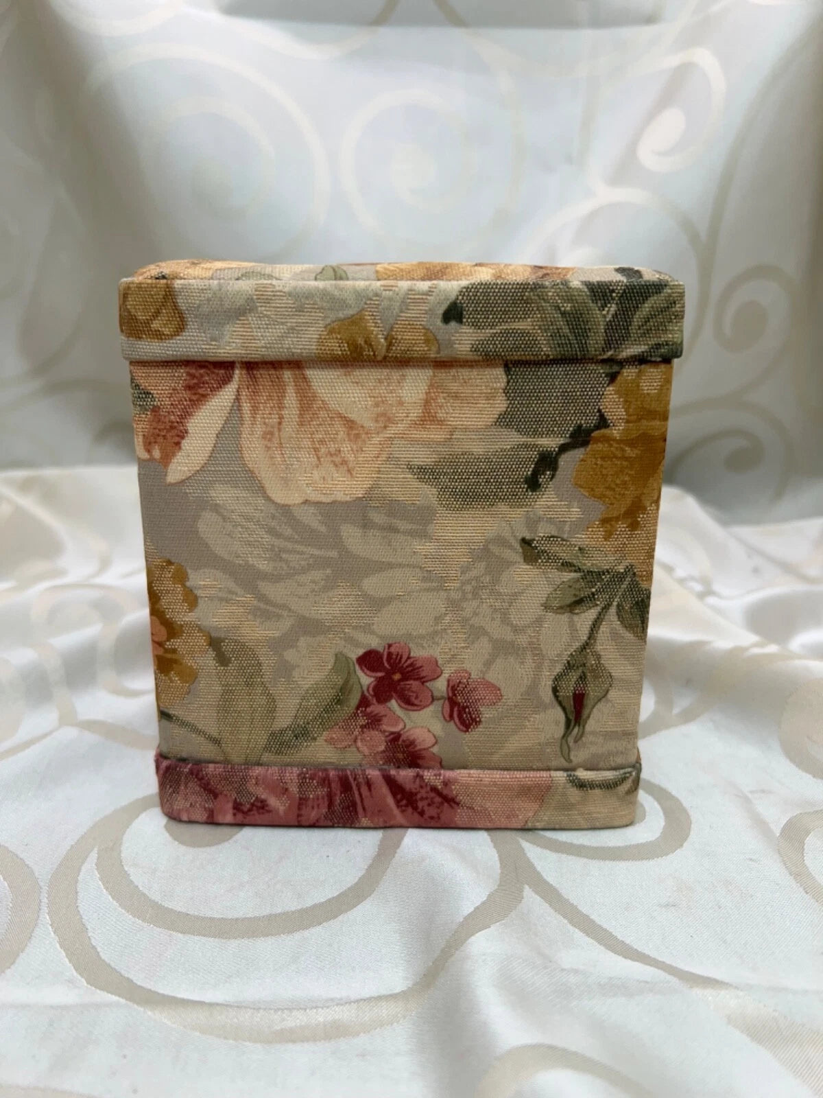 Bed Bath & Beyond Monaco floral Multicolor tissue box | eBay